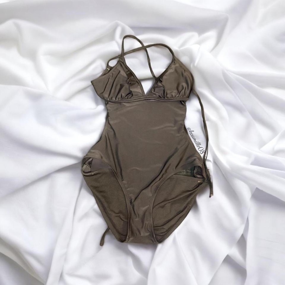 🏷️sexy black open back swimsuit